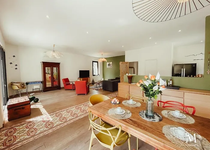 Maison D'exception A Proche De La فيلة